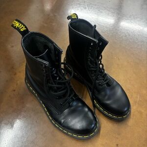 Dr. Martens Black Lace Up Boots | Size 6